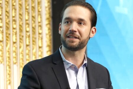 Alexis Ohanian, Kevin Rose team up to buy and revive Digg