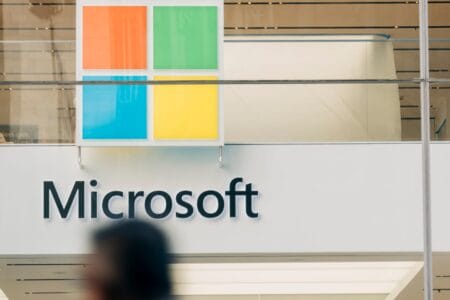 Microsoft outage leaves tens of thousands unable to access email and other apps